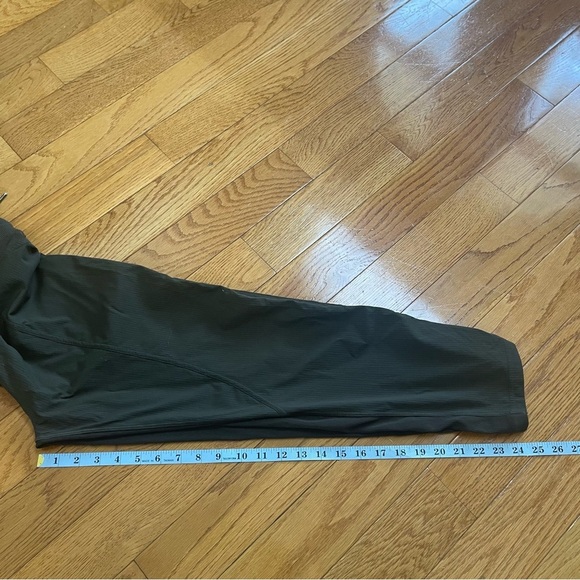 Lululemon Dance Studio Mid-Rise Khaki Green Athletic Pants Joggers Crop 25" Sz 4 - Picture 12 of 14